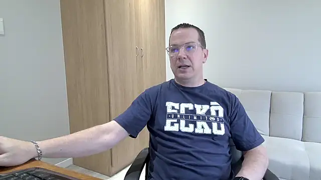 BrettJ81 online show from 17, 10, 2025