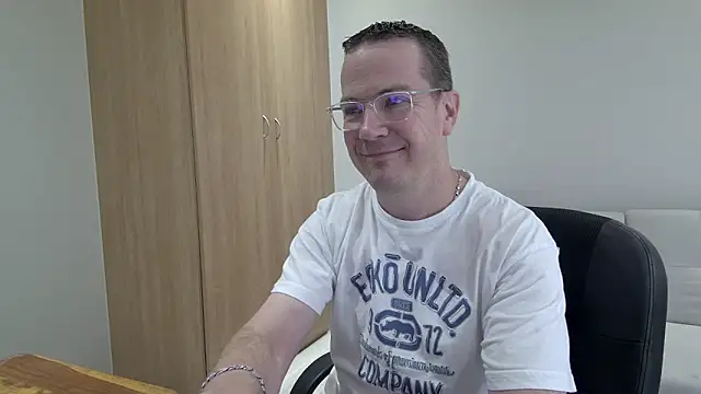 BrettJ81 online show from 13, 3, 2026