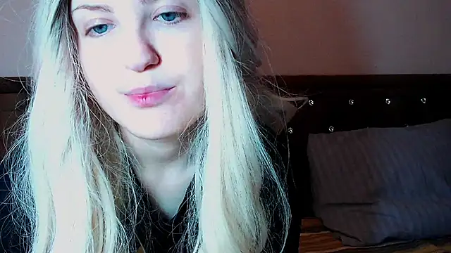 Sara4uu online show from 15, 12, 2025
