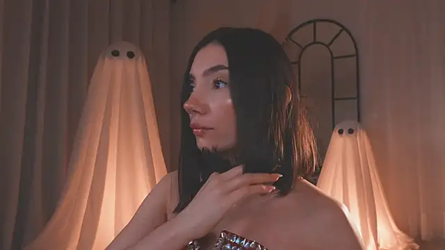 AmyArmstrong online show from 14, 10, 2025