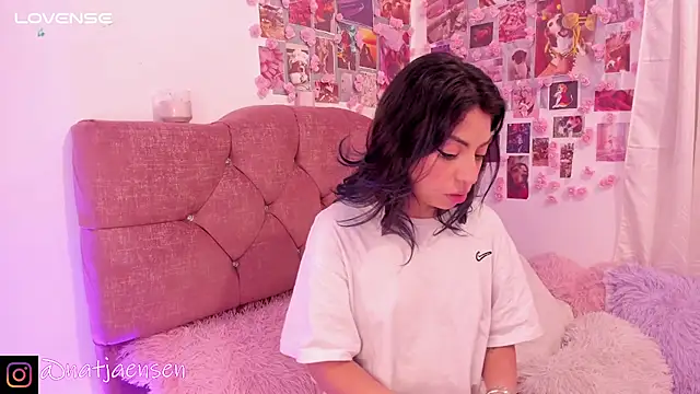 natalie jaensen online show from 1, 3, 2025