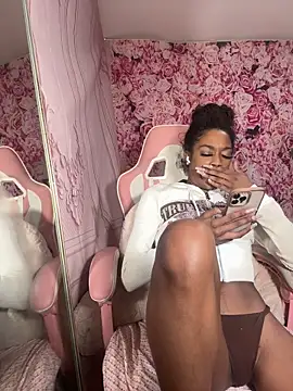 mismialove online show from 24, 4, 2026