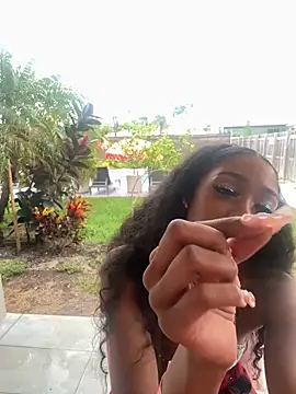 Snapshot of mismialove chatting on 14, 5, 2026 mismialove online show from 14, 5, 2026