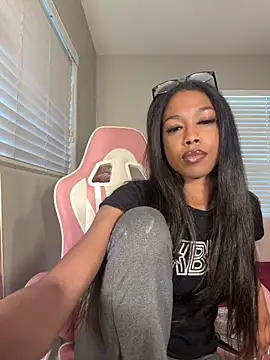 Snapshot of mismialove chatting on 4, 6, 2026 mismialove online show from 4, 6, 2026