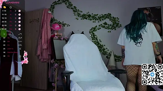 Snapshot of Silvia_Santorskii chatting on 24, 11, 2025 Silvia Santorskii online show from 24, 11, 2025