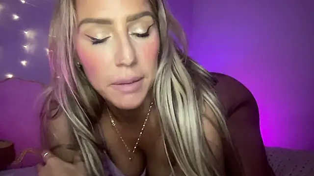 Fitnessbabe69 online show from 10, 1, 2025